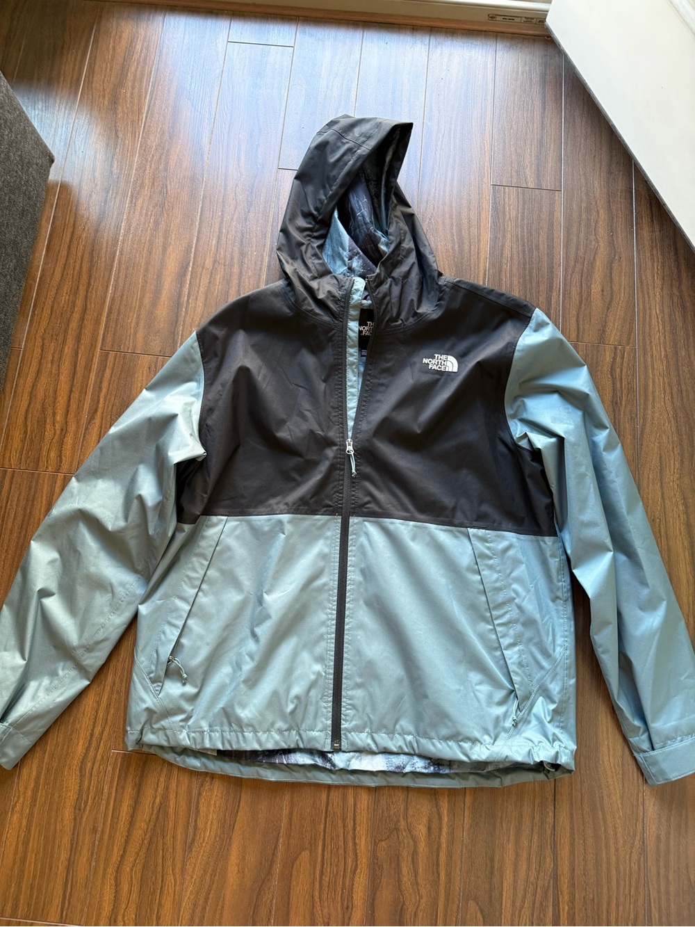The North Face Men’s Millerton Rain Jacket - Black/Goblin Blue